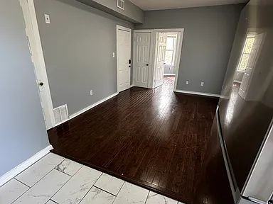 593 Winchester Ave - Photo 5 of 20