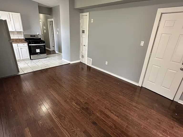 593 Winchester Ave - Photo 6 of 20