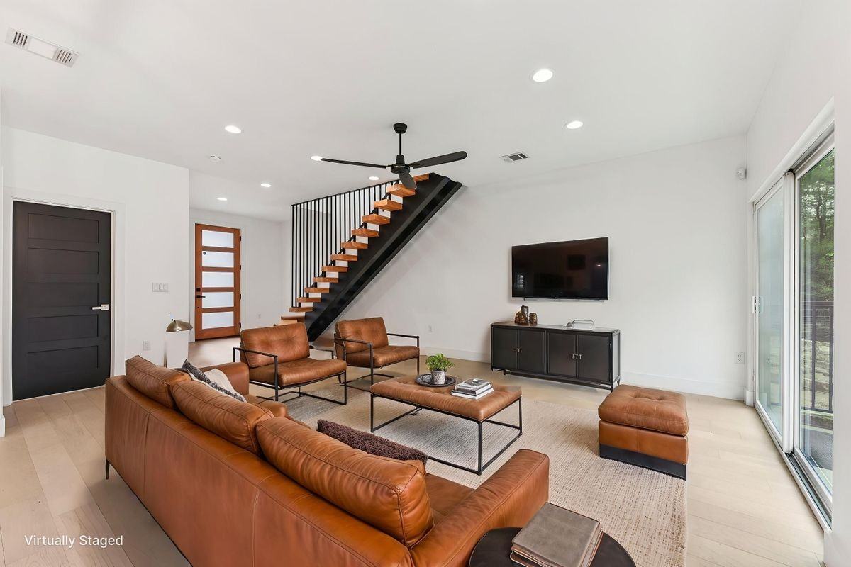 3607 Grant St - Photo 4 of 38