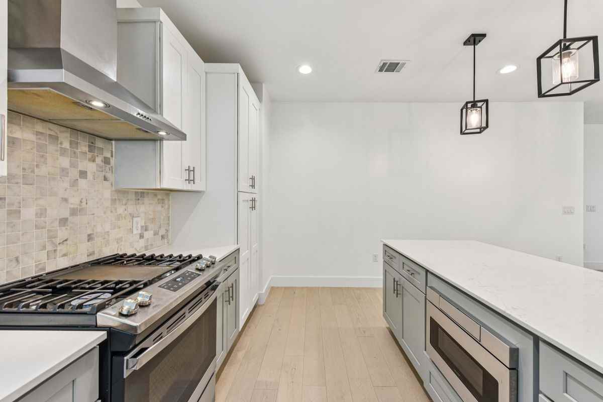 3607 Grant St - Photo 7 of 38