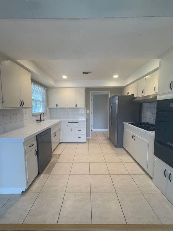 7108 Santa Ana Cir - Photo 2 of 27