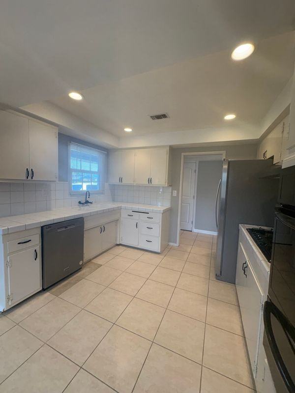 7108 Santa Ana Cir - Photo 3 of 27