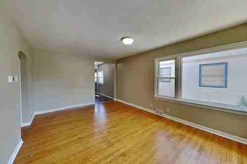 321 South Yale Avenue - Photo 2 of 5