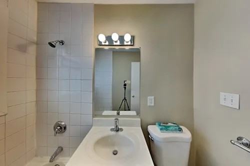 321 South Yale Avenue - Photo 4 of 5