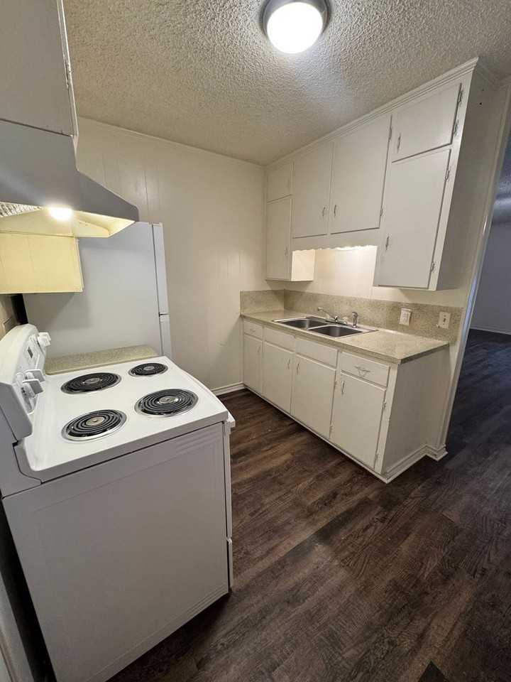 Parkview Apartments - Photo 5 of 31