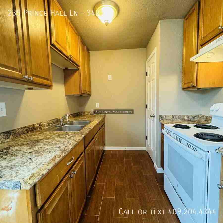 Pine Shadows Duplex Apartments - Photo 6 of 26