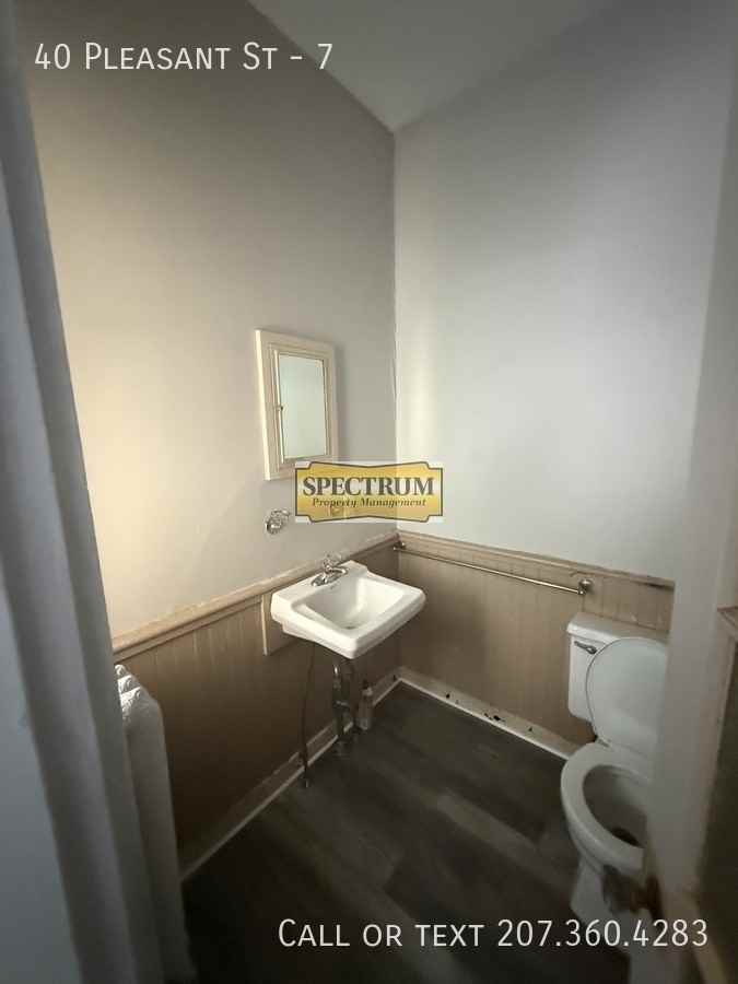 40 Pleasant St - Photo 3 of 7