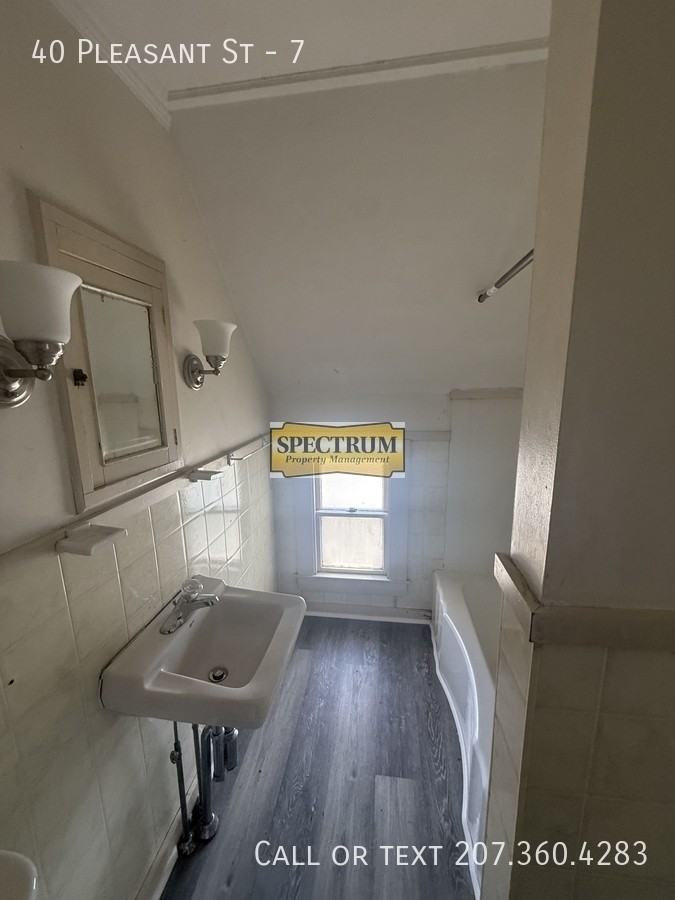 40 Pleasant St - Photo 7 of 7