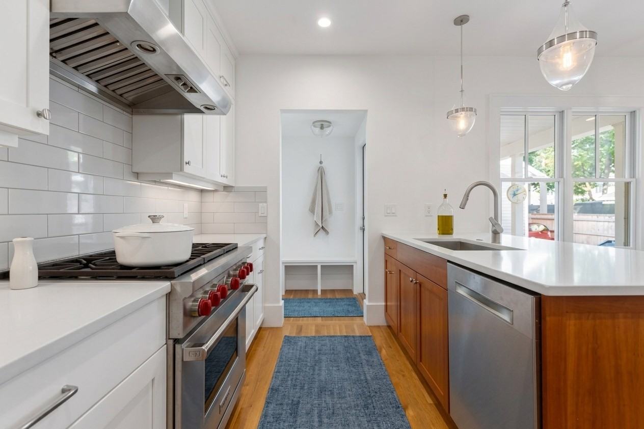 191 Davis Ave - Photo 2 of 20