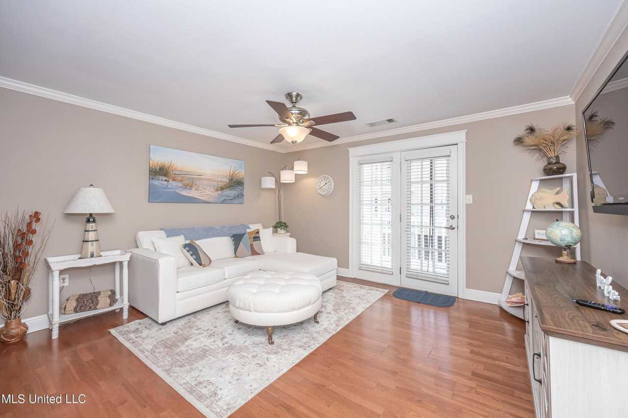 2421 Beachview Dr - Photo 5 of 50