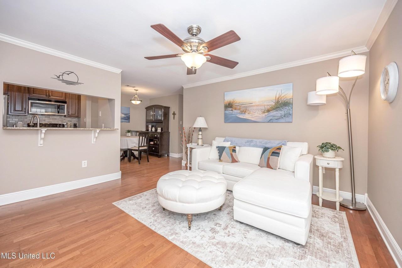 2421 Beachview Dr - Photo 6 of 50