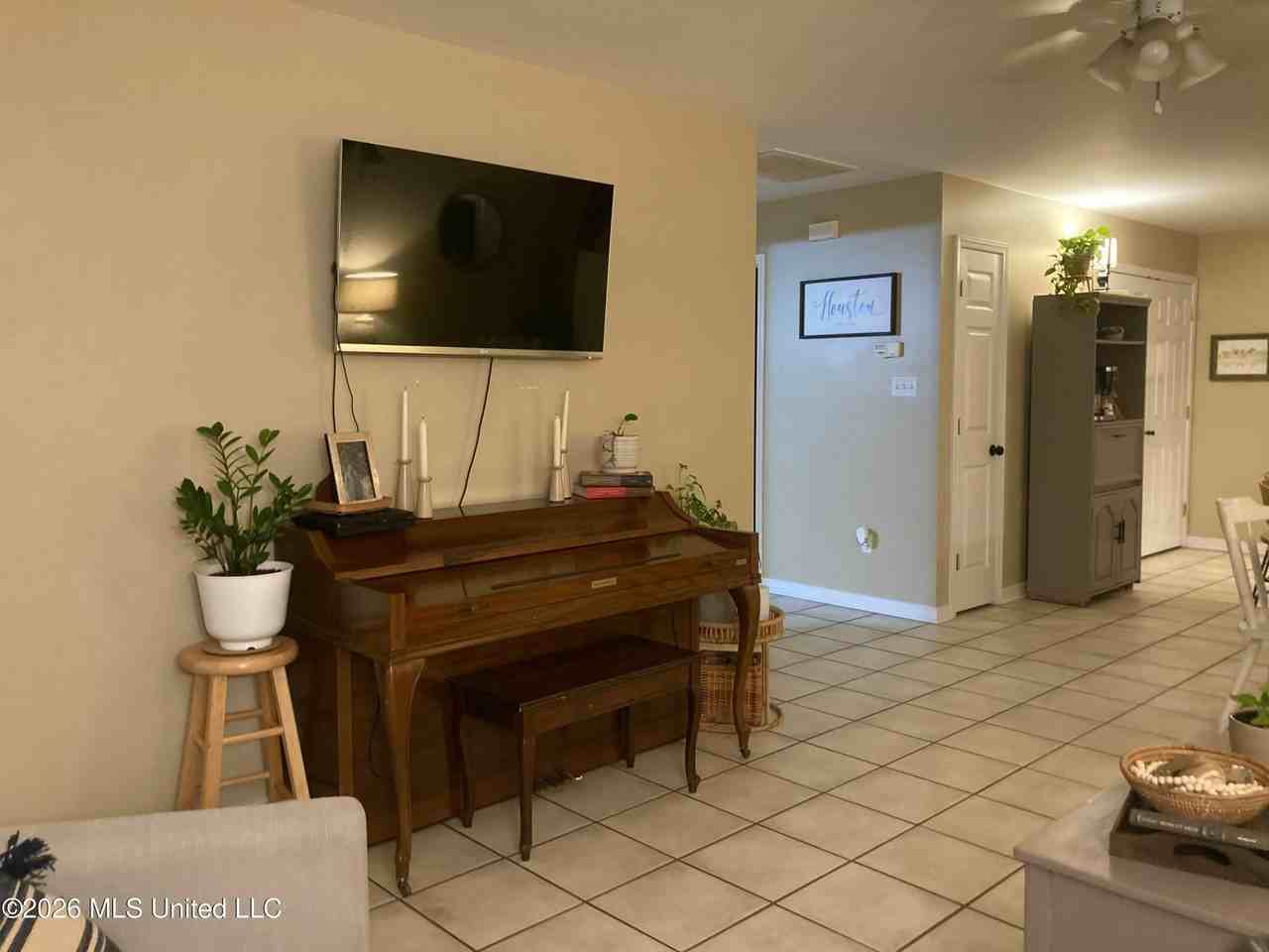 20061 Daugherty Rd - Photo 6 of 23