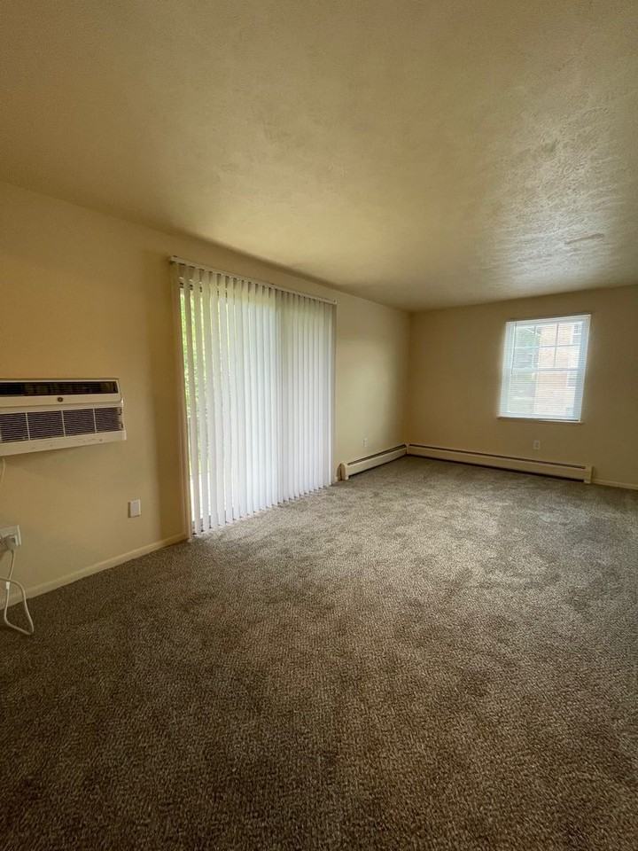 Sheridan Park and Holiday Manor - Photo 5 of 22
