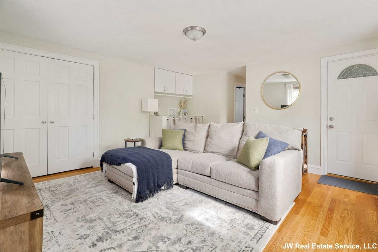 229 Hurley St #1 - Photo 3 of 15