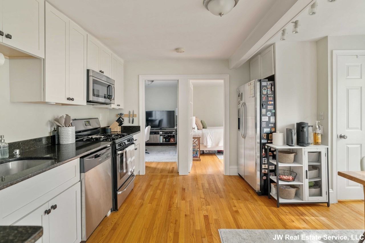 229 Hurley St #1 - Photo 5 of 15
