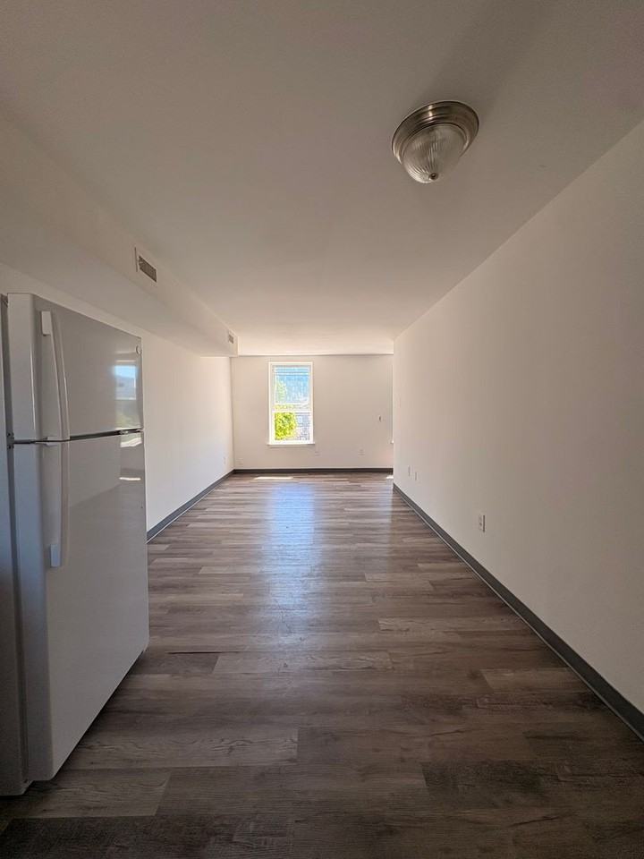 Spacious affordable apartments - Photo 2 of 19