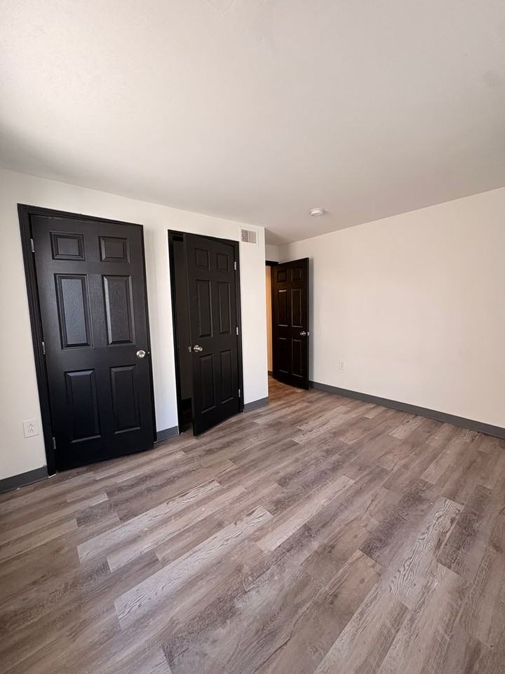 Spacious affordable apartments - Photo 3 of 19