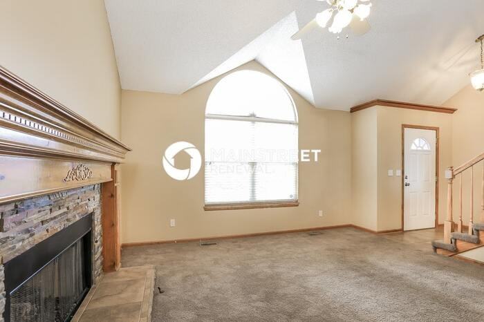 18412 E Blackhawk Trl - Photo 3 of 16