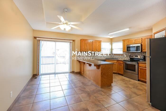 18412 E Blackhawk Trl - Photo 4 of 16