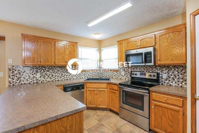 18412 E Blackhawk Trl - Photo 6 of 16