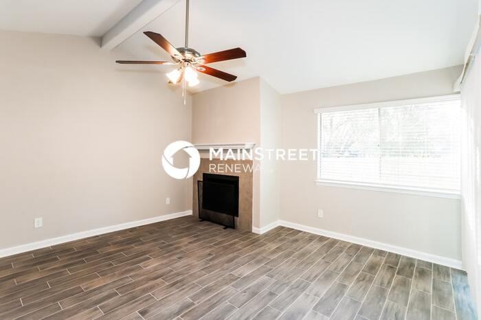 514 Stroud Ln - Photo 2 of 16