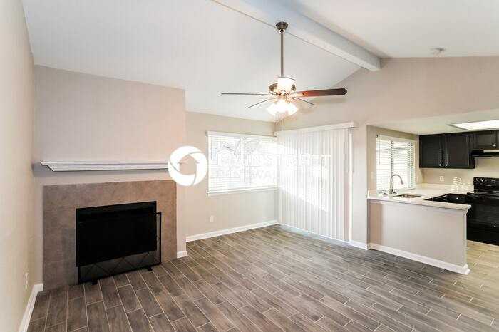 514 Stroud Ln - Photo 3 of 16
