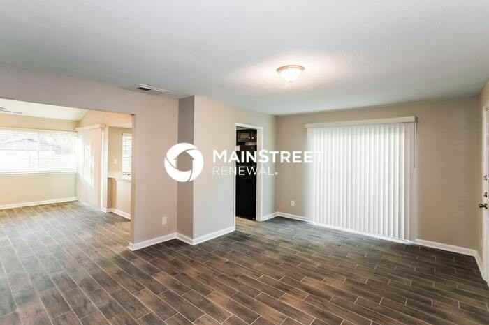 514 Stroud Ln - Photo 4 of 16