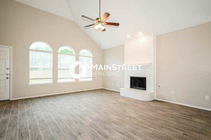 809 Hines Dr - Photo 2 of 17