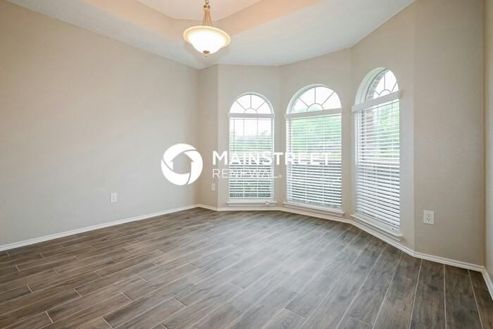 809 Hines Dr - Photo 4 of 17