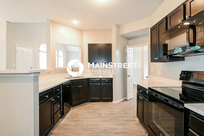 809 Hines Dr - Photo 5 of 17