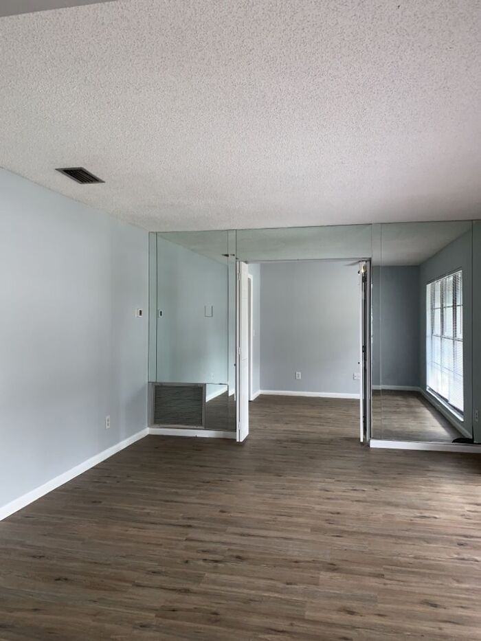 15746 Gardenside Ln - Photo 4 of 26
