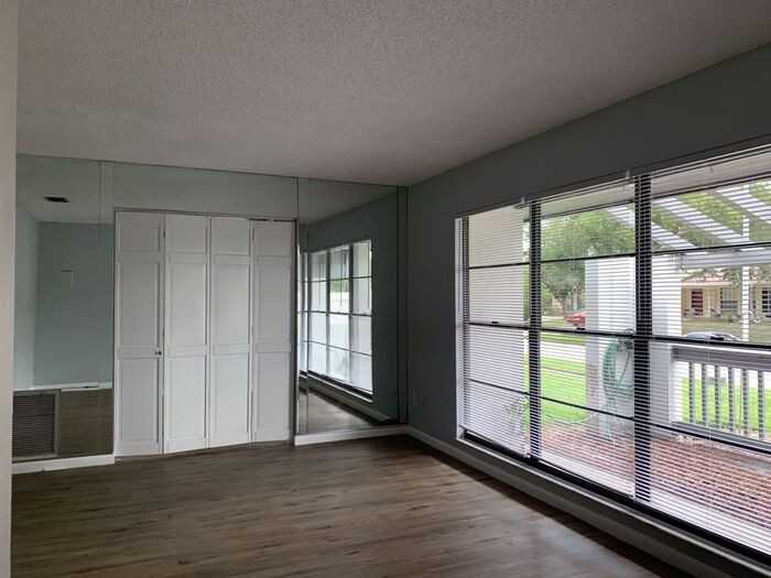 15746 Gardenside Ln - Photo 5 of 26
