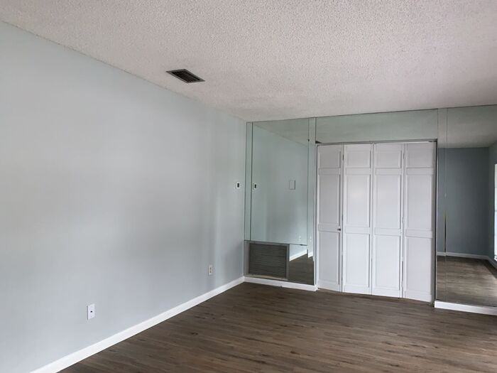 15746 Gardenside Ln - Photo 6 of 26