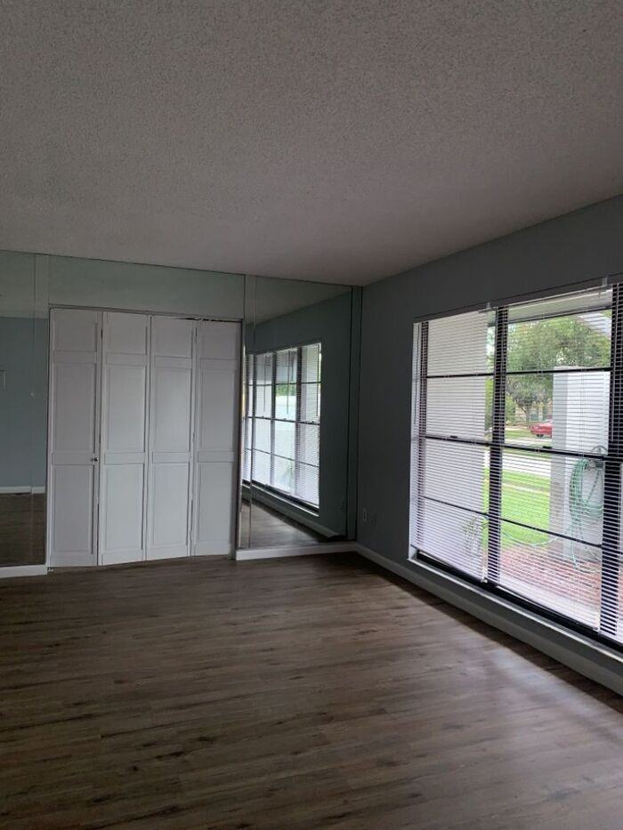 15746 Gardenside Ln - Photo 7 of 26