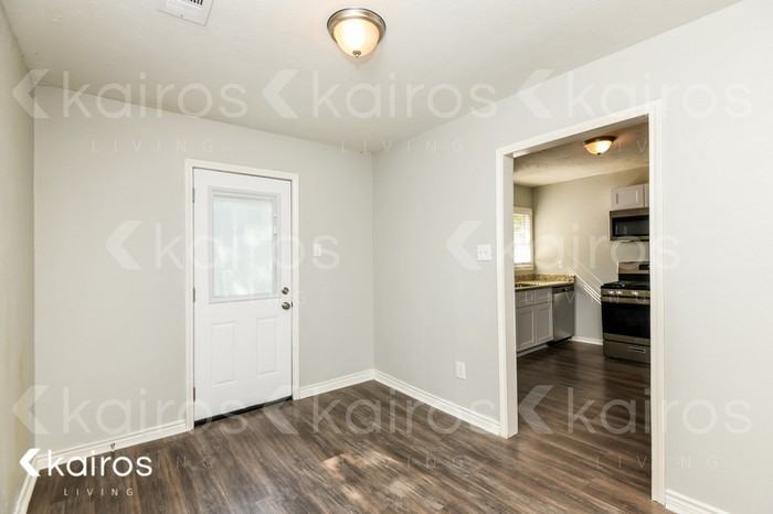301 Ne 32nd St - Photo 5 of 16