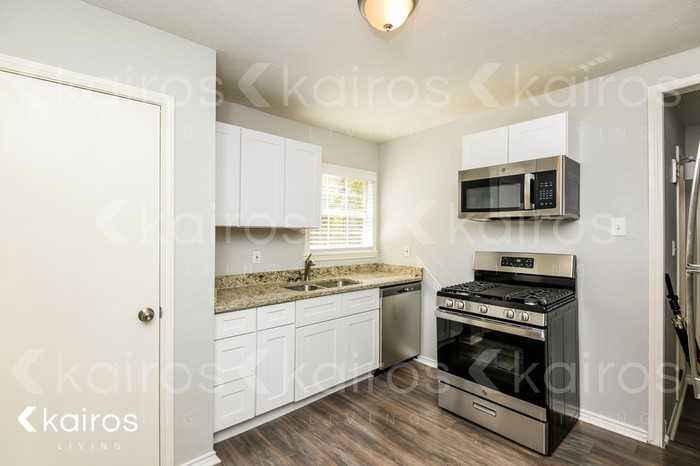 301 Ne 32nd St - Photo 6 of 16