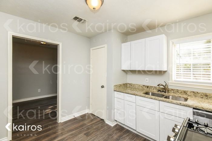 301 Ne 32nd St - Photo 7 of 16