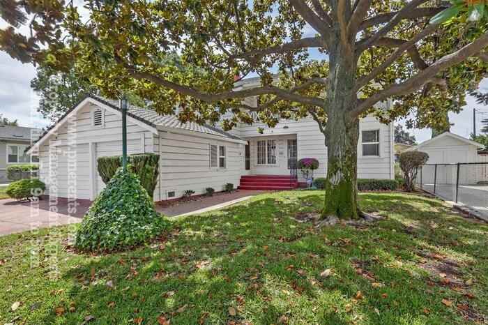 126 E Cleveland St - Photo 2 of 11