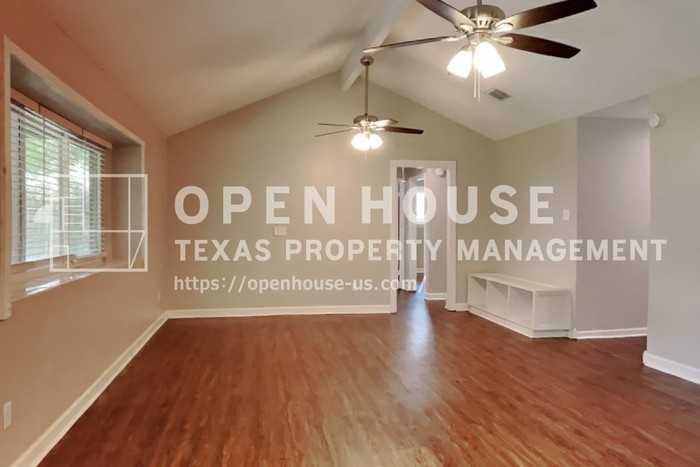 5362 Marian St - Photo 5 of 21