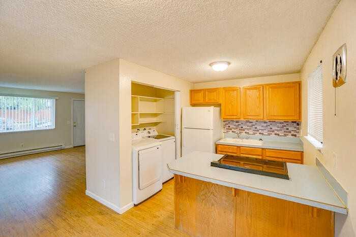 2915 E 33rd St #2915 - Photo 5 of 24