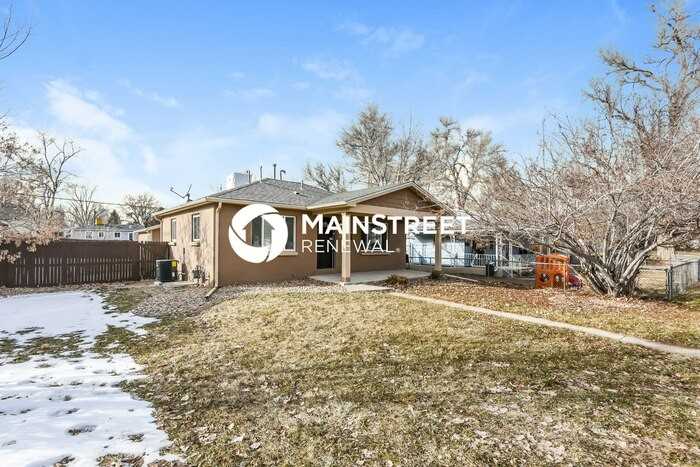 4675 S Acoma St - Photo 2 of 17