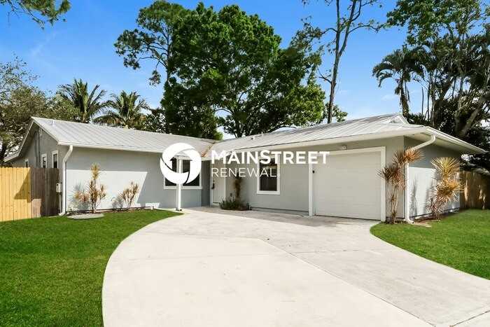 1409 Sw Medina Ave - Photo 3 of 16