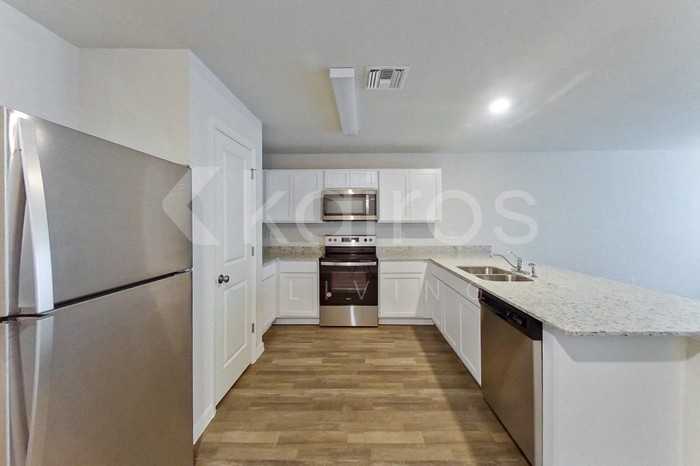 855 Cervantes St E - Photo 6 of 21