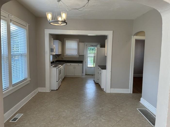 1722 W Woodbine Ave - Photo 5 of 19