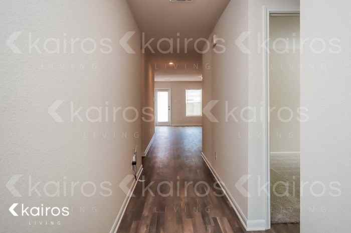 15581 Briar Forest Dr - Photo 2 of 17