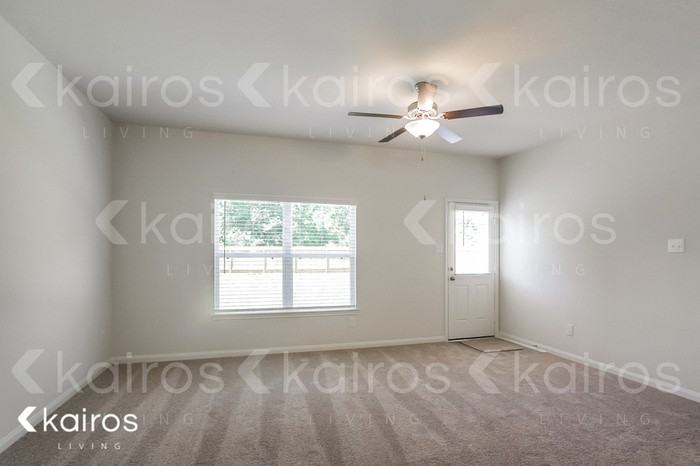 10631 Hillside Creek Dr - Photo 2 of 16