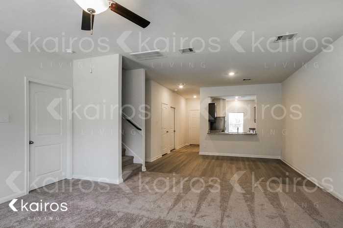 10631 Hillside Creek Dr - Photo 4 of 16