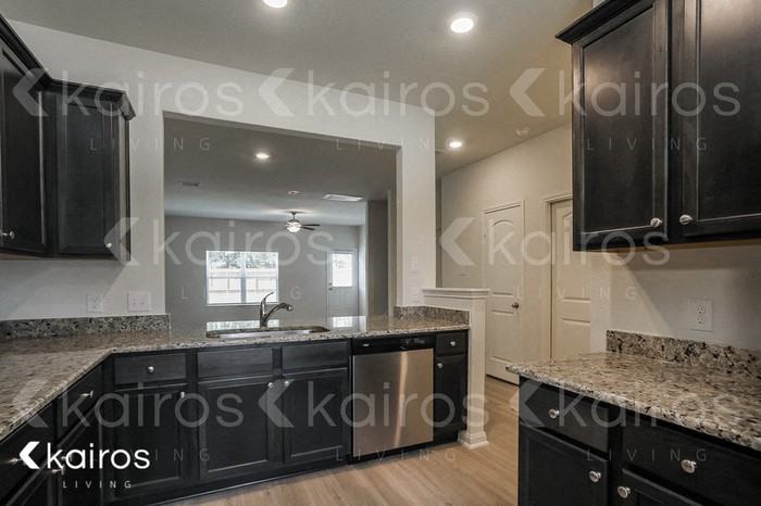 10631 Hillside Creek Dr - Photo 6 of 16