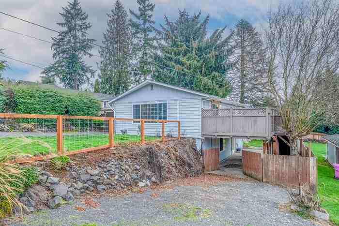 143 North St - Photo 3 of 50
