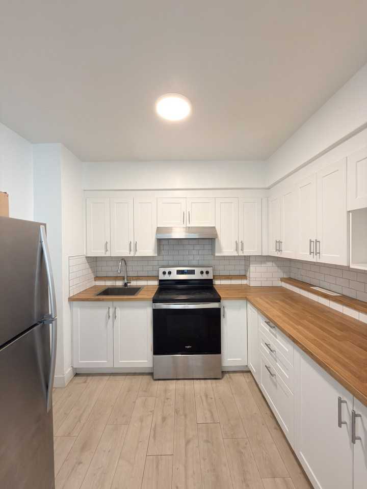 125 Avenue Dorval #102 - Photo 3 of 10
